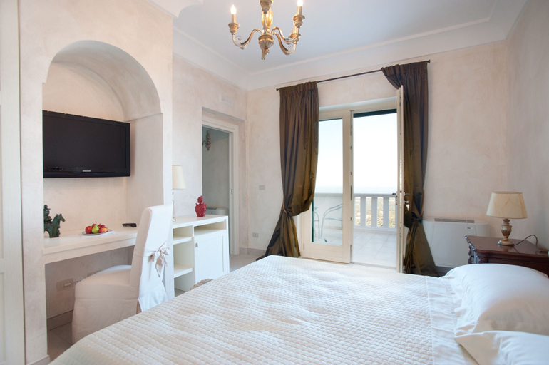 Bedroom 3, Al Mirador Resort, Brindisi
