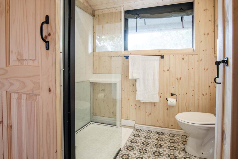 Others 5, Paviland - Safari Glamping Tent - Llangennith, Swansea
