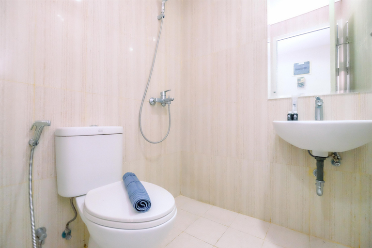 Bathroom 5, Cool and Warm Studio at Sentul Tower Apartment By Travelio, Bogor