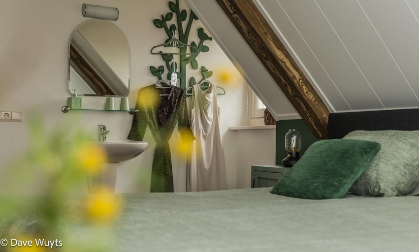 Others 2, Onder De Wolfskap bed en ontbijt, Haaren
