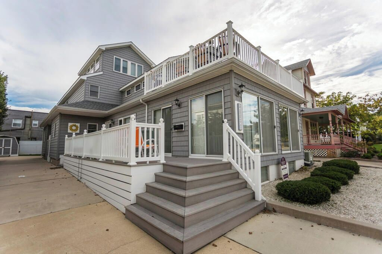 Exterior & Views 1, Brooklyn Avenue 18, Sussex