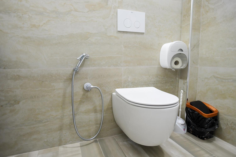 Shower 3, Vila Rivaaa, Beratit
