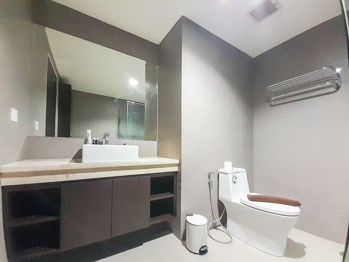 Bathroom 4, Good Choice And Nice 1Br At Patraland Amarta Apartment, Sleman
