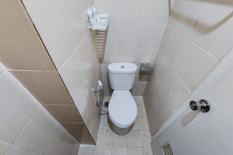 Bathroom 2, Brand New And Super Cozy Studio Room At Sky View Apartment, Tangerang Selatan
