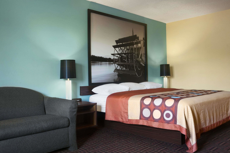 Bedroom 3, Super 8 by Wyndham Peoria, Peoria