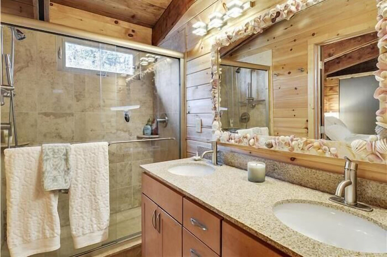 Bathroom 3, Carolina Street 109, Sussex