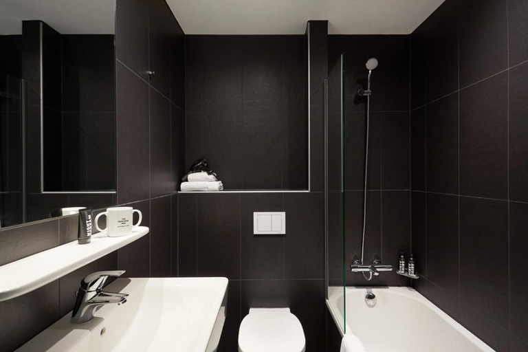 Bathroom, The Social Hub Amsterdam West 4, Amsterdam