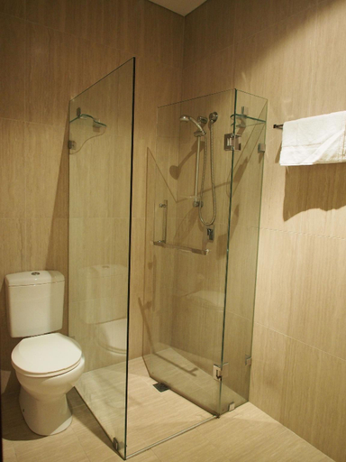 Bathroom 18