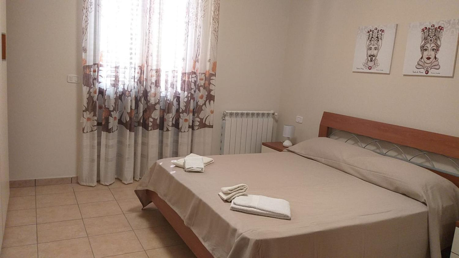 Others 2, Dabliu House, Messina