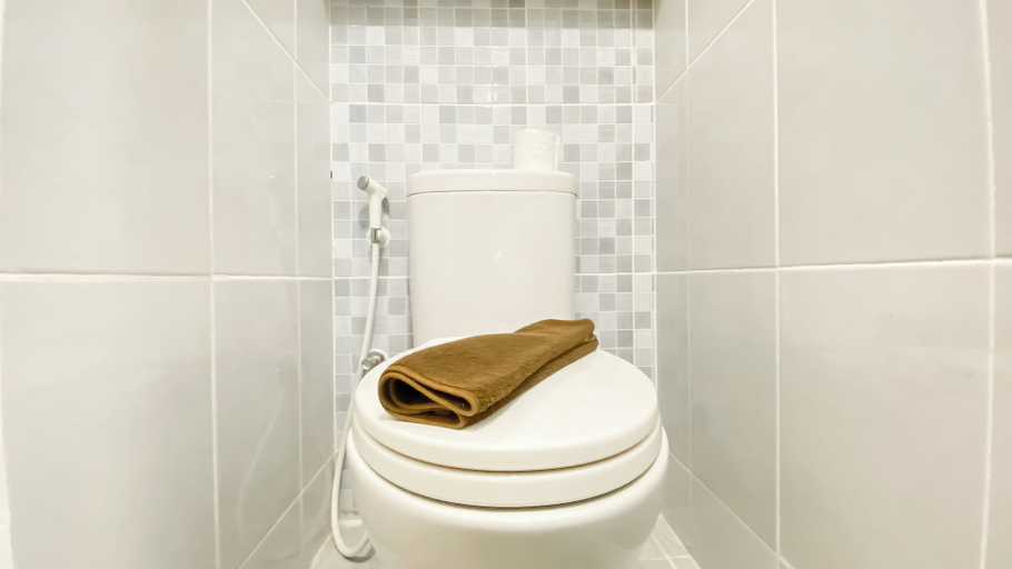 Bathroom 3, Cozy And Simply Studio Apartment Tokyo Riverside Pik 2, Tangerang
