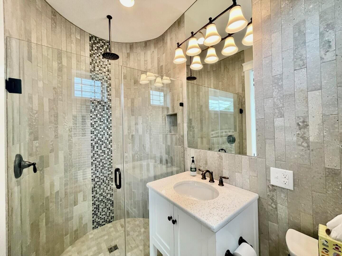 Bathroom 4, Lake Avenue 24, Sussex