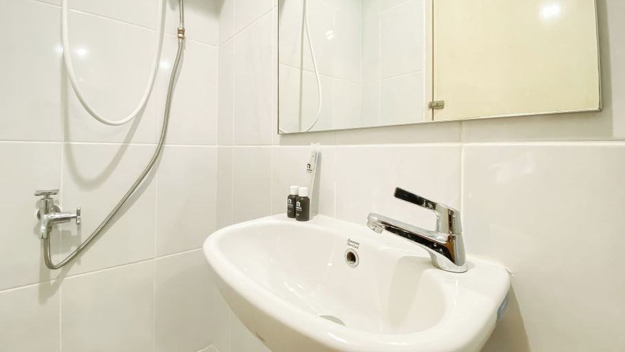 Bathroom 3, Cozy Studio At 6Th Floor Apartment Tokyo Riverside Pik 2, Tangerang