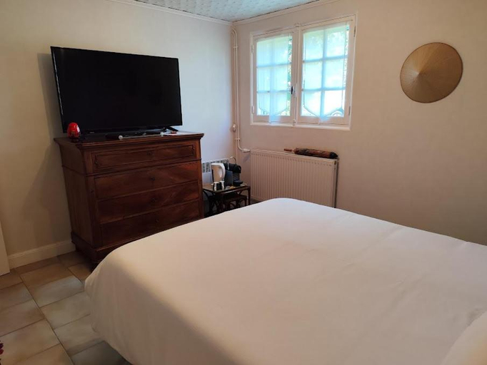 Others 4, Jolie chambre independante avec salle d'eau privee, Charente