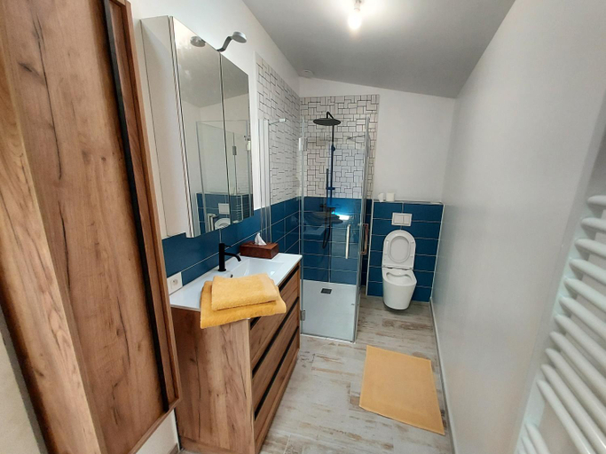 Bathroom 3, Les Pertuis Rochelais, Charente-Maritime