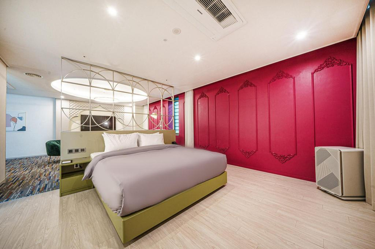 Bedroom 6