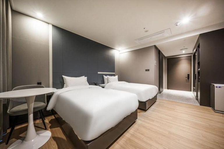 Bedroom 9