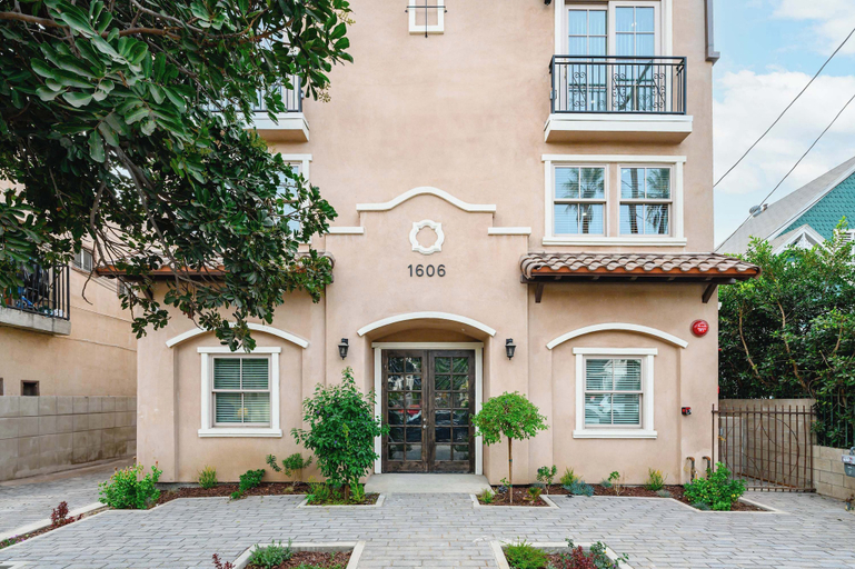 Exterior & Views 2, Not Affected by the Fire/modern Spacious Home With Parking & Fully Equipped Kitchen #3, Los Angeles
