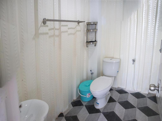 Bathroom 12