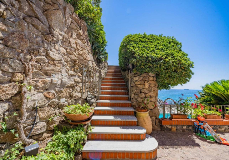 Exterior & Views 4, Villa Luna, Savona