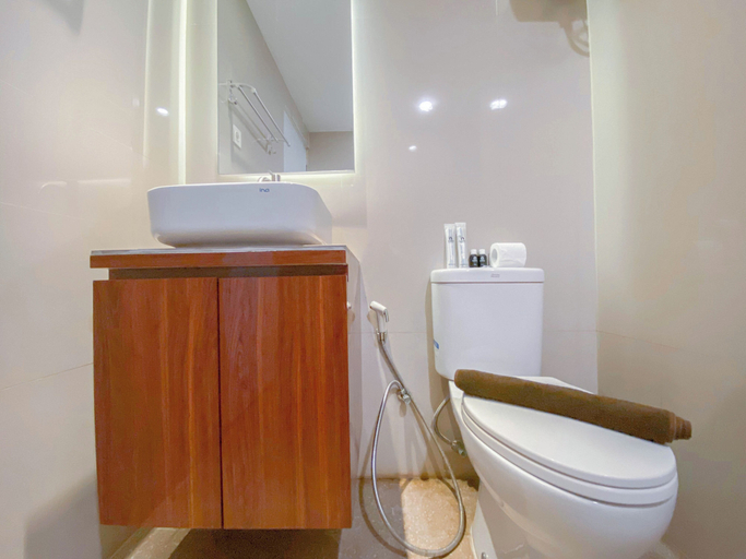 Bathroom 3, Good Choice Studio Apartment At Sentraland Semarang, Semarang