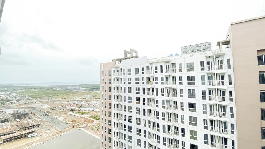 Exterior & Views 2, Cozy And Warm Studio Room At Tokyo Riverside Pik 2 Apartment, Tangerang