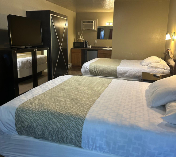 Bedroom 2, Gateway Inn, Uinta