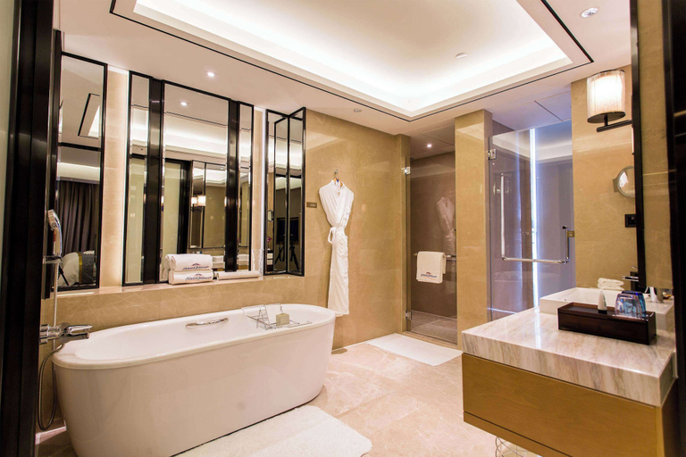 Bathroom 5, Howard Johnson by Wyndham Glory Plaza ChengHai, Shantou