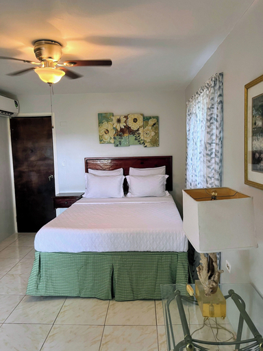 Others 5, Paradise On The Rocks Hotel
