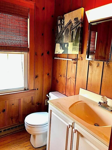 Bathroom 3, South Boardwalk 507, Sussex