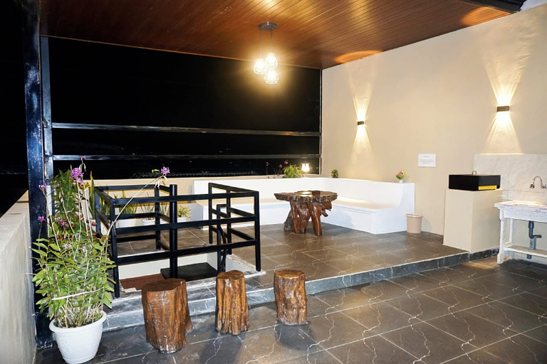 Others 1, Villa Eren, Malang