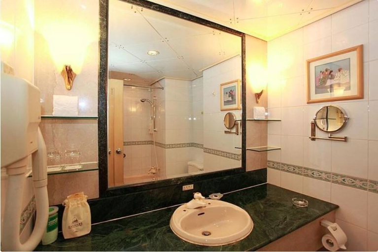 Bathroom 4, Zhuhai Holiday Resort, Zhuhai