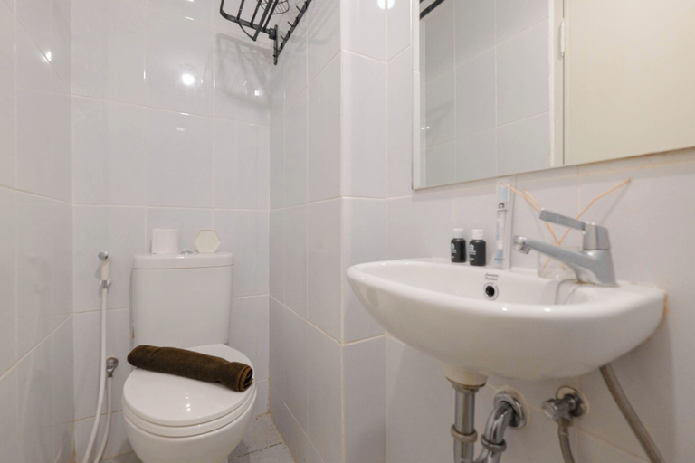 Bathroom 2, Comfy And Well Studio At Tokyo Riverside Pik 2 Apartment, Tangerang