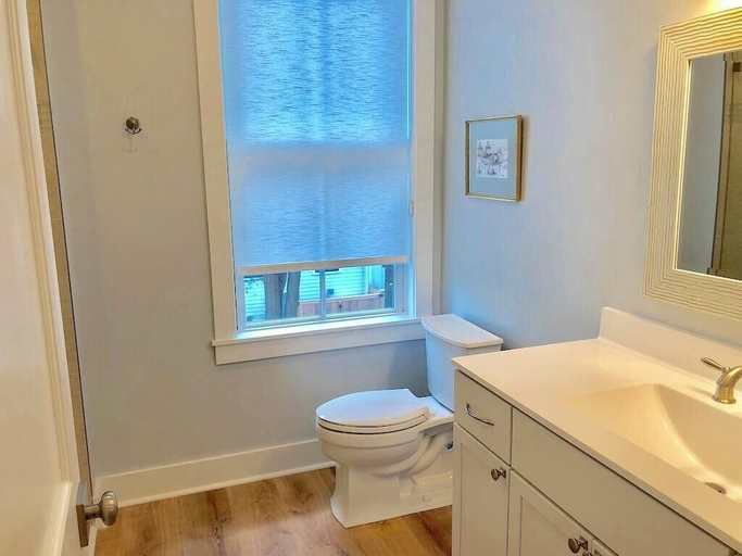 Bathroom 3, Maryland Avenue 14, Sussex