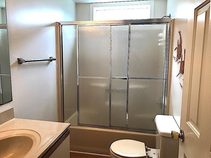 Bathroom, Dicinson Avenue 11A, Sussex