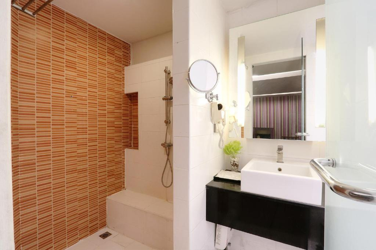 Bathroom 5, Klassique Sukhumvit Hotel, Wattana
