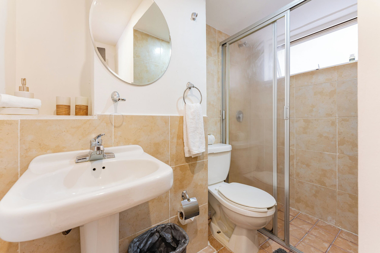 Bathroom 4, Parques Condesa Apartments by VH, Mexico City