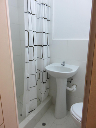 Bathroom, Sol y Luna, Huancayo