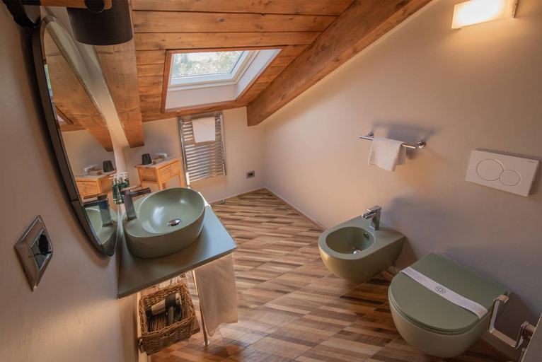 Bathroom 12