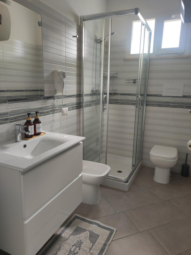 Bathroom 2, Appartamenti Vacanze Villa Meo, Messina