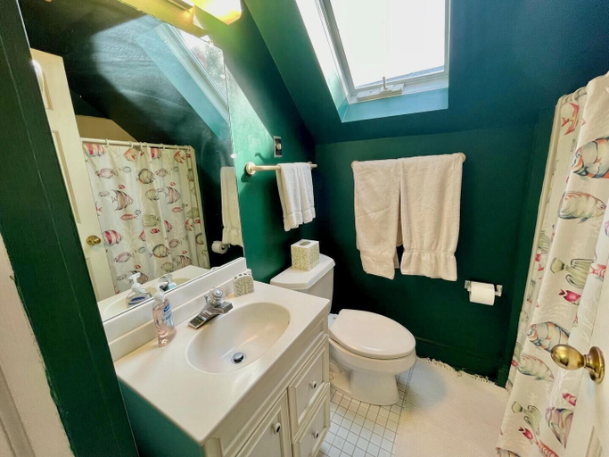 Bathroom 3, Virginia Avenue 18, Sussex