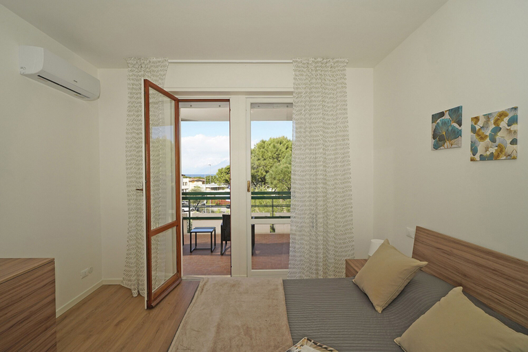 Room 5, Poggio al Lago 17 by Wonderful Italy, Brescia