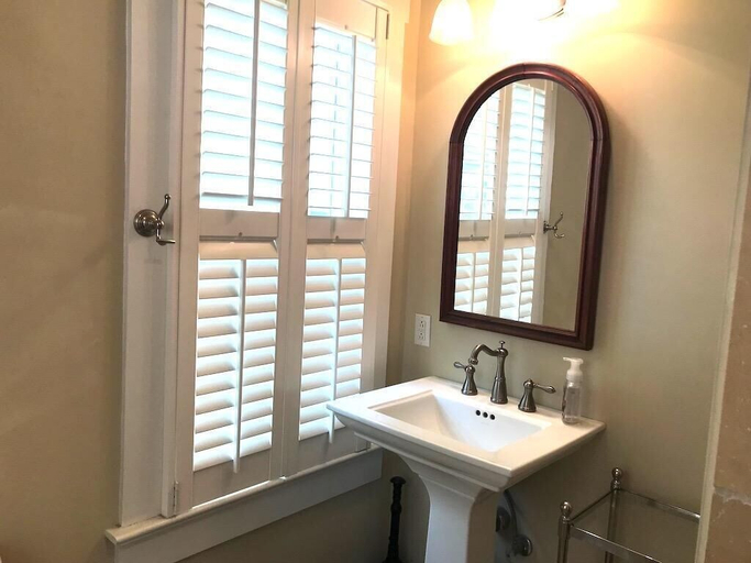 Bathroom 3, Delaware Avenue 27, Sussex