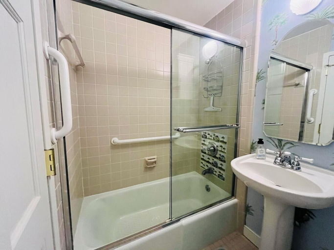 Bathroom 3, Ocean Drive 21709, Sussex