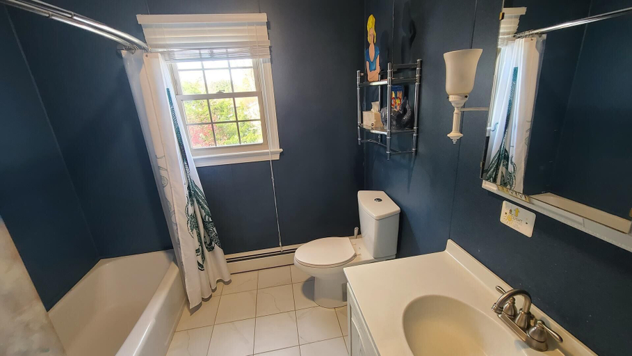 Bathroom 3, Laurel Street 323, Sussex