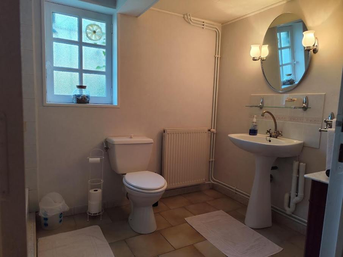 Others 3, Jolie chambre independante avec salle d'eau privee, Charente