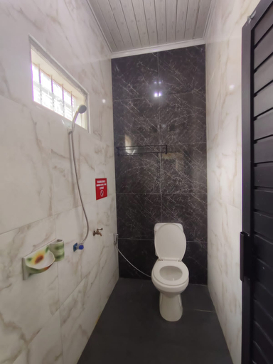 Bathroom 5, Villa Bhisma, Malang