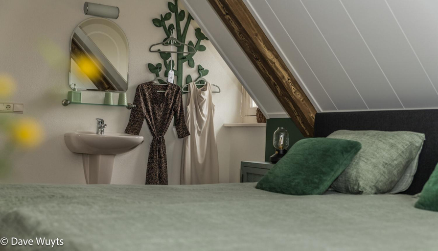Others 5, Onder De Wolfskap bed en ontbijt, Haaren
