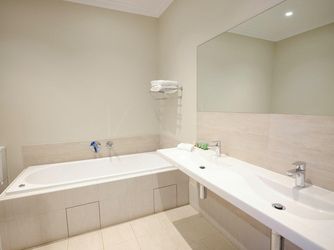 Bathroom 5, The Marina Hotel - Mindarie, Wanneroo