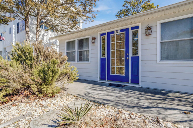 Exterior & Views, King Charles Avenue 1303, Sussex