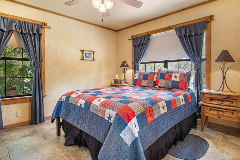 Bedroom 2, Sister Creek Ranch, Kendall